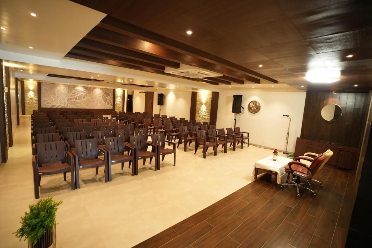 Sri Ambal Grand Hotel Virudunagar Екстериор снимка